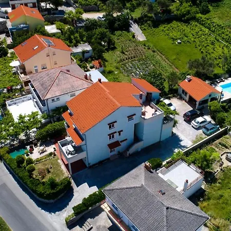 Apartment Family Friendly Apartments With A Swimming Pool Supetarska Draga - Donja, Rab - 2019