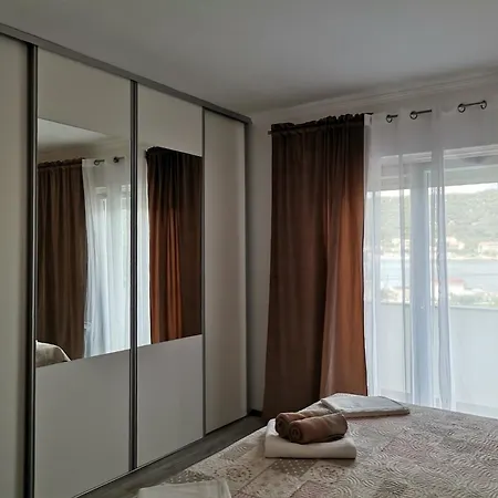 Apartment Family Friendly Apartments With A Swimming Pool Supetarska Draga - Donja, Rab - 2019 *