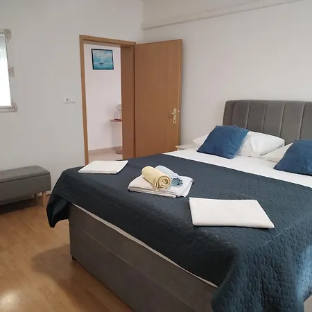 Family Friendly Apartments With A Swimming Pool Supetarska Draga - Donja, Rab - 2019 Apartment